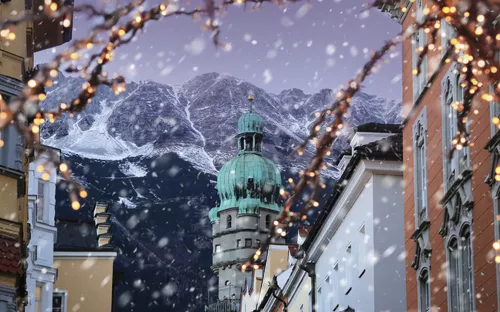 Weihnachtsbeleuchtung im winterlichen Innsbruck