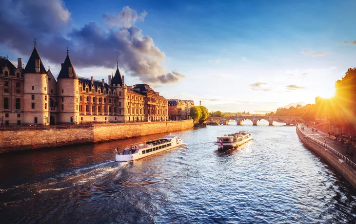 Sonnenuntergang in Paris, Frankreich