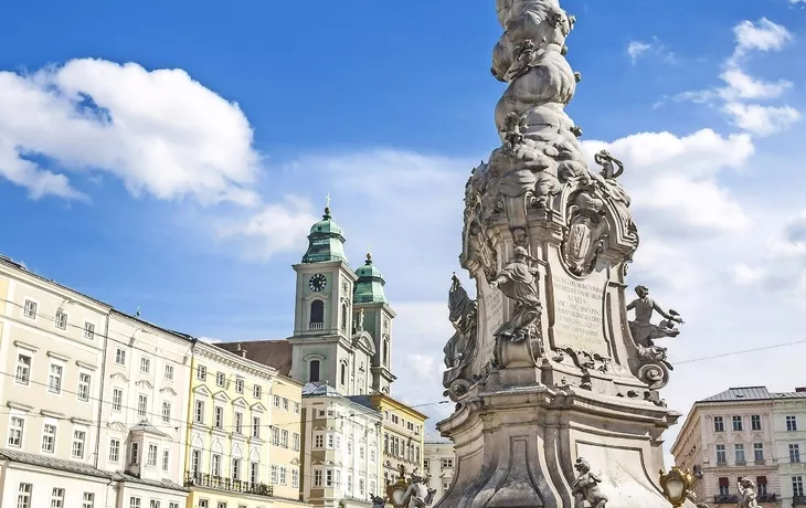 Dreifaltigkeitssäule auf dem Hauptplatz von Linz in Österreich