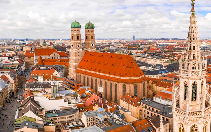 Luftbild der Frauenkirche in München, Deutschland