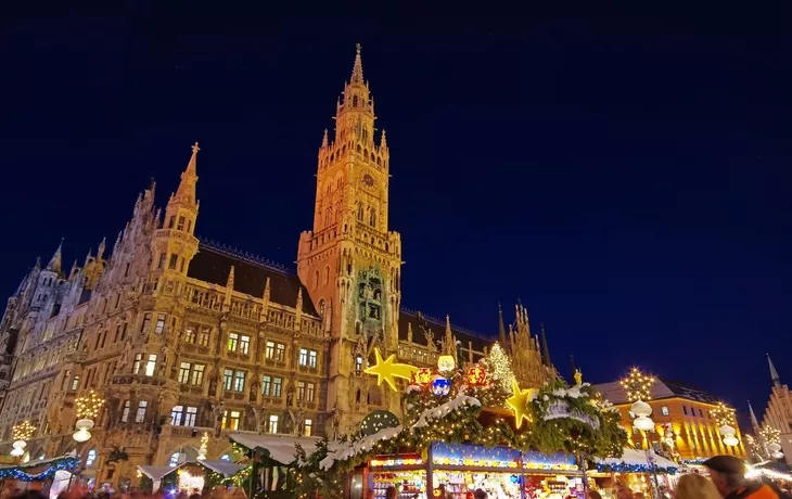 Münchner Christkindlmarkt auf dem Marienplatz, Deutschland