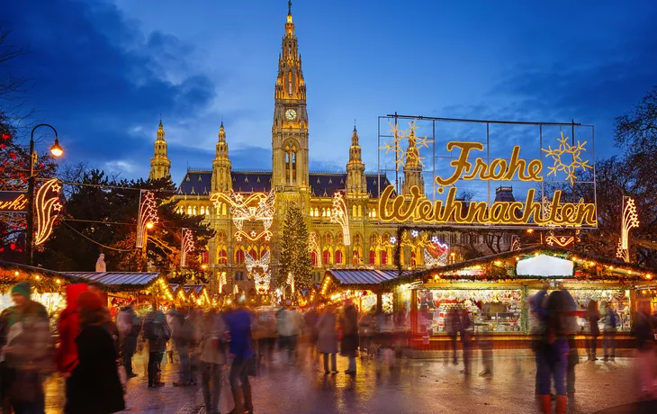 Christkindlmarkt am Rathausplatz in Wien, Österreich