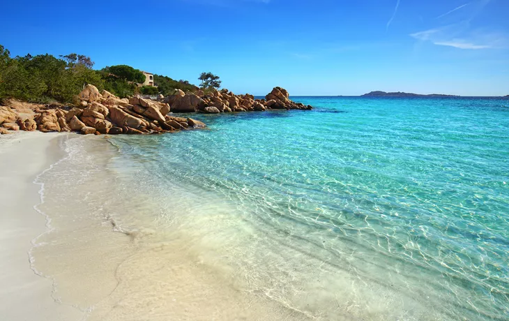 Spiaggia Capriccioli an der Costa Smeralda auf Sardinien, Italien