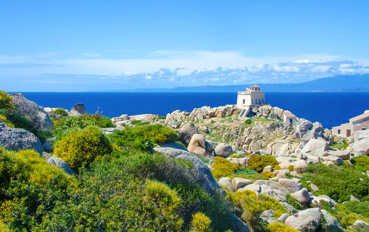 Azurblaue Bucht Capo Testa auf Sardinien