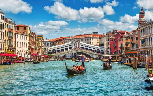 Rialto-Brücke - Wahrzeichen des Canal Grande