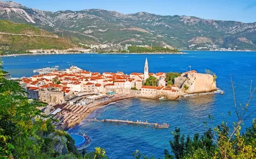 Panorama der venezianischen Mauern von Budva