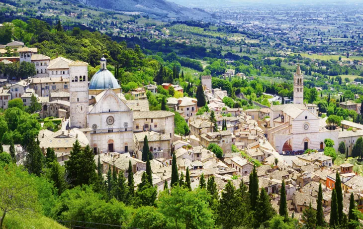 Panorama von Assisi - religiöse Zentrum des mittelalterlichen Umbrien, Italien