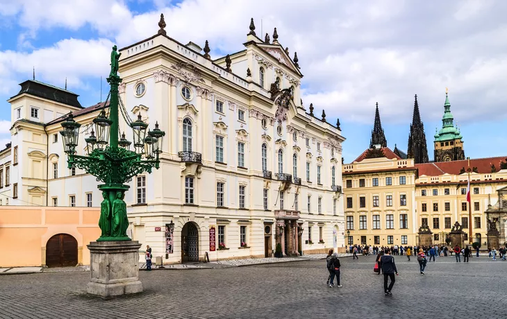 Erzbischöfliches Palais auf dem Hradschiner Platz in Prag, Tschechien