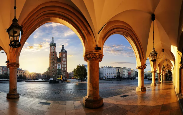 Blick von den Krakauer Tuchhallen auf die Marienkirche