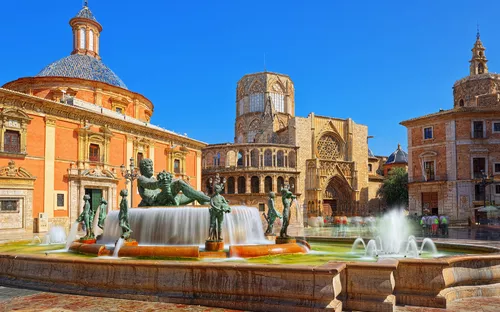 Rio Turia Brunnen auf der Plaza de La Virgen in der spanischen Stadt Valencia