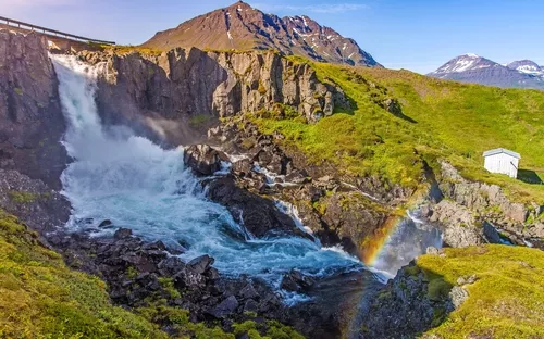 Kleiner Wasserfall bei Seyðisfjörður, Ostfjorden, Island