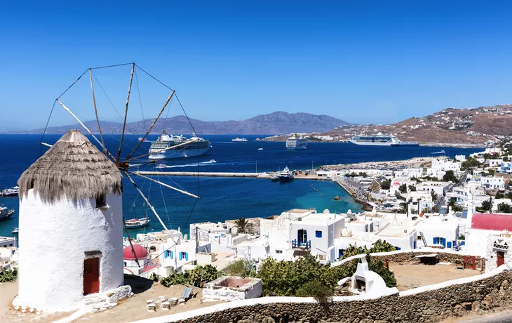 Traditionelle Windmühle über Mykonos Stadt