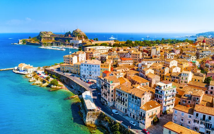 Panoramablick über Kerkyra, der Hauptstadt der griechischen Insel Korfu