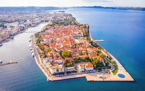 Luftaufnahme von Zadar im Sommer