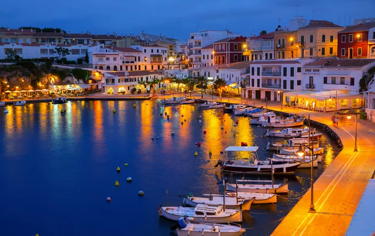 Hafen von Cala Fonts nahe der Hauptstadt Mahon auf Menroca