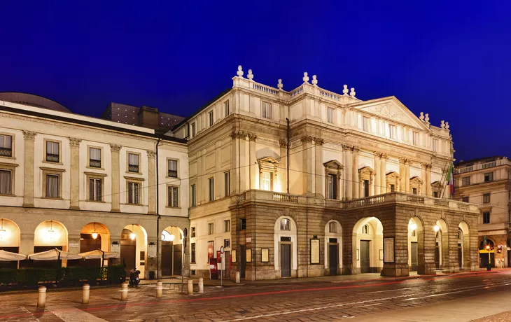 Milan La Scala Linker Aufstieg