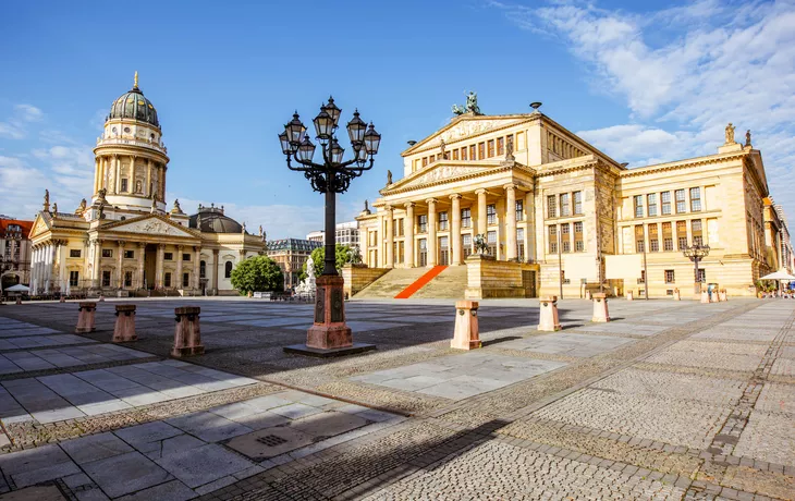 Französischer Dom und das Konzerthaus auf dem Gendarmenmarkt in Berlin, Deutschland