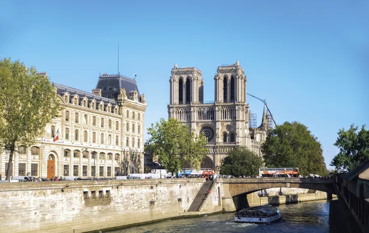 Notre Dame während Wiederaufbau