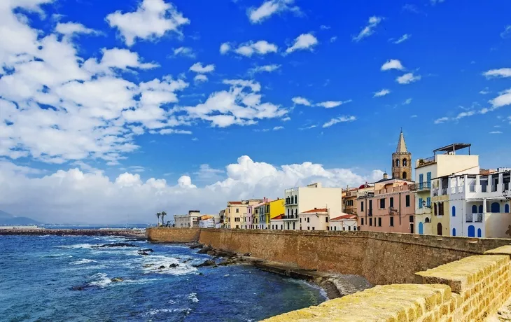 Stadtmauern von Alghero auf Sardinien, Italien