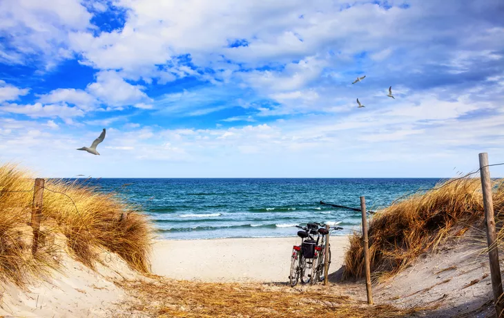 mit dem Fahrrad an der Ostsee