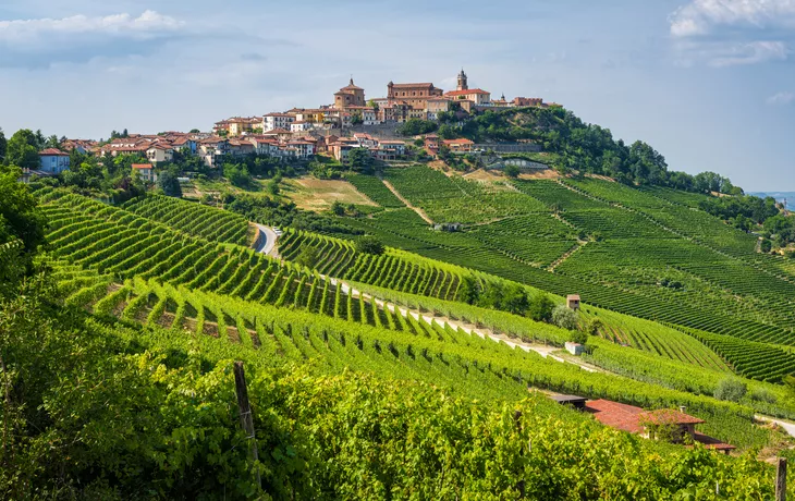 La Morra und seine Weinberge in der Region Langhe im Piemont