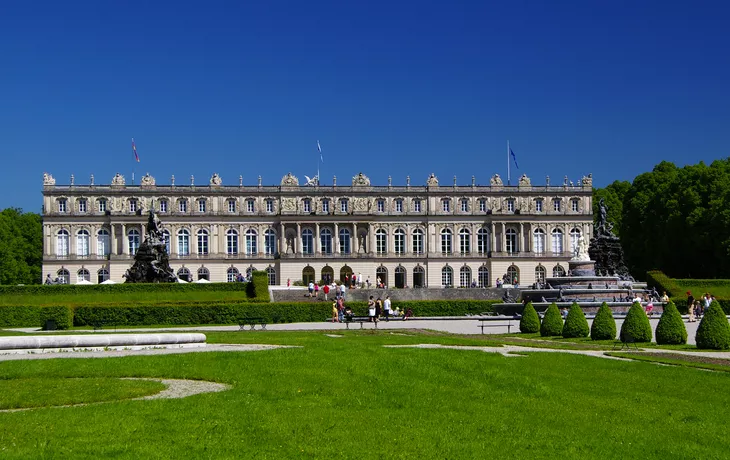 Neues Schloss Herrenchiemsee auf der größten Insel im Chiemsee