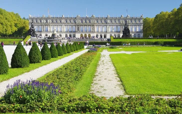 Neues Schloss Herrenchiemsee auf der größten Insel im Chiemsee