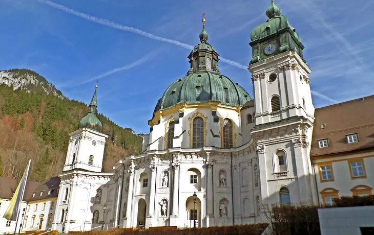 Kloster Ettal zwischen Garmisch-Partenkirchen und Oberammergau in Bayern, Deutschland