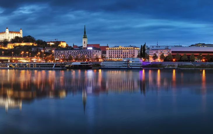 nächtliches Bratislava in der Slowakei