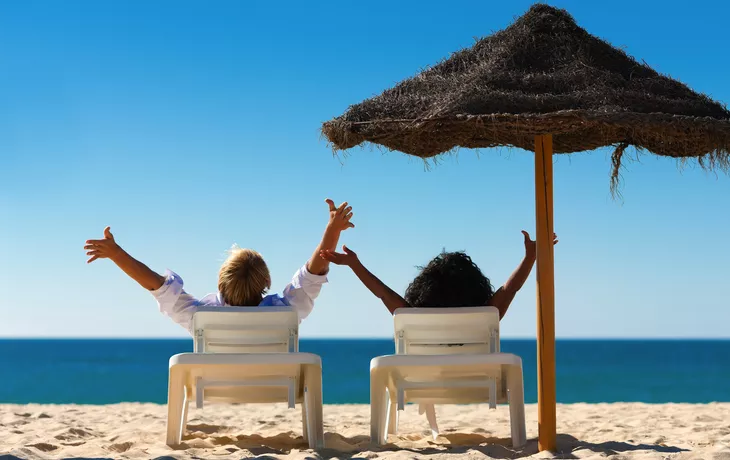 glückliches Paar am Strand