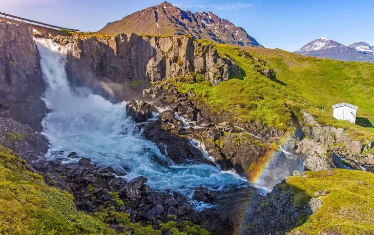 Kleiner Wasserfall bei Seyðisfjörður, Ostfjorden, Island